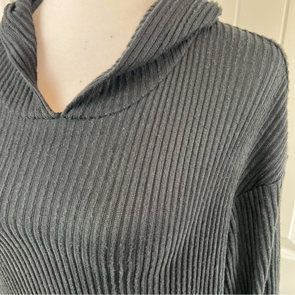 Colsie Womens Pullover Sweater Black Long Sleeve Stretch Ribbed Hooded XS - Picture 3 of 8